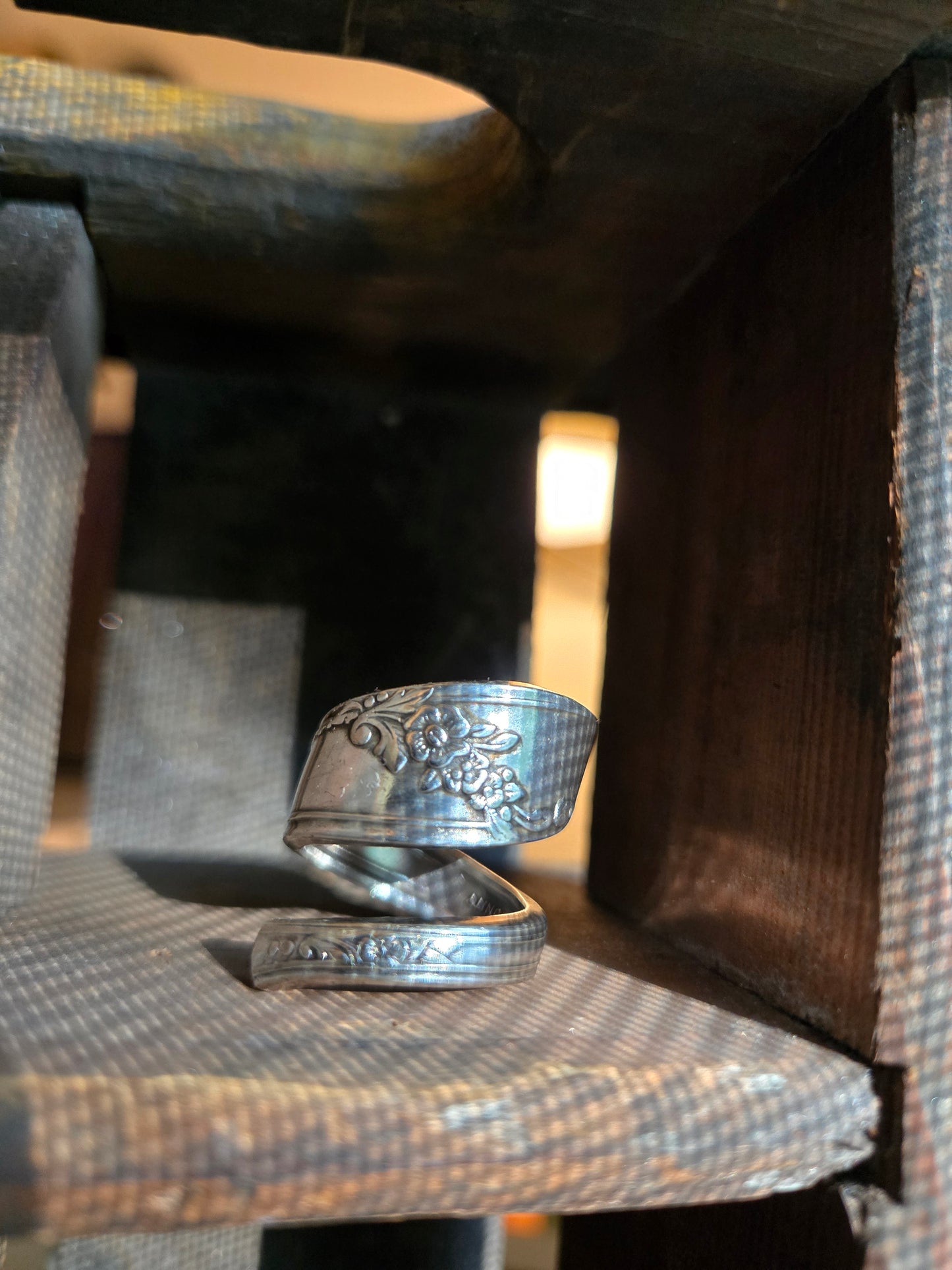Queen Bess Swirl Ring - Size 8