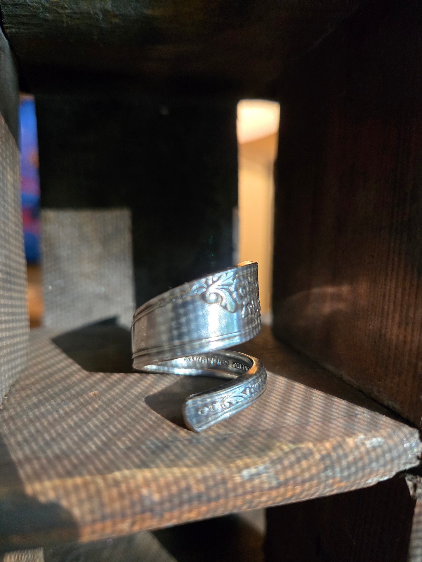 Queen Bess Swirl Ring - Size 8