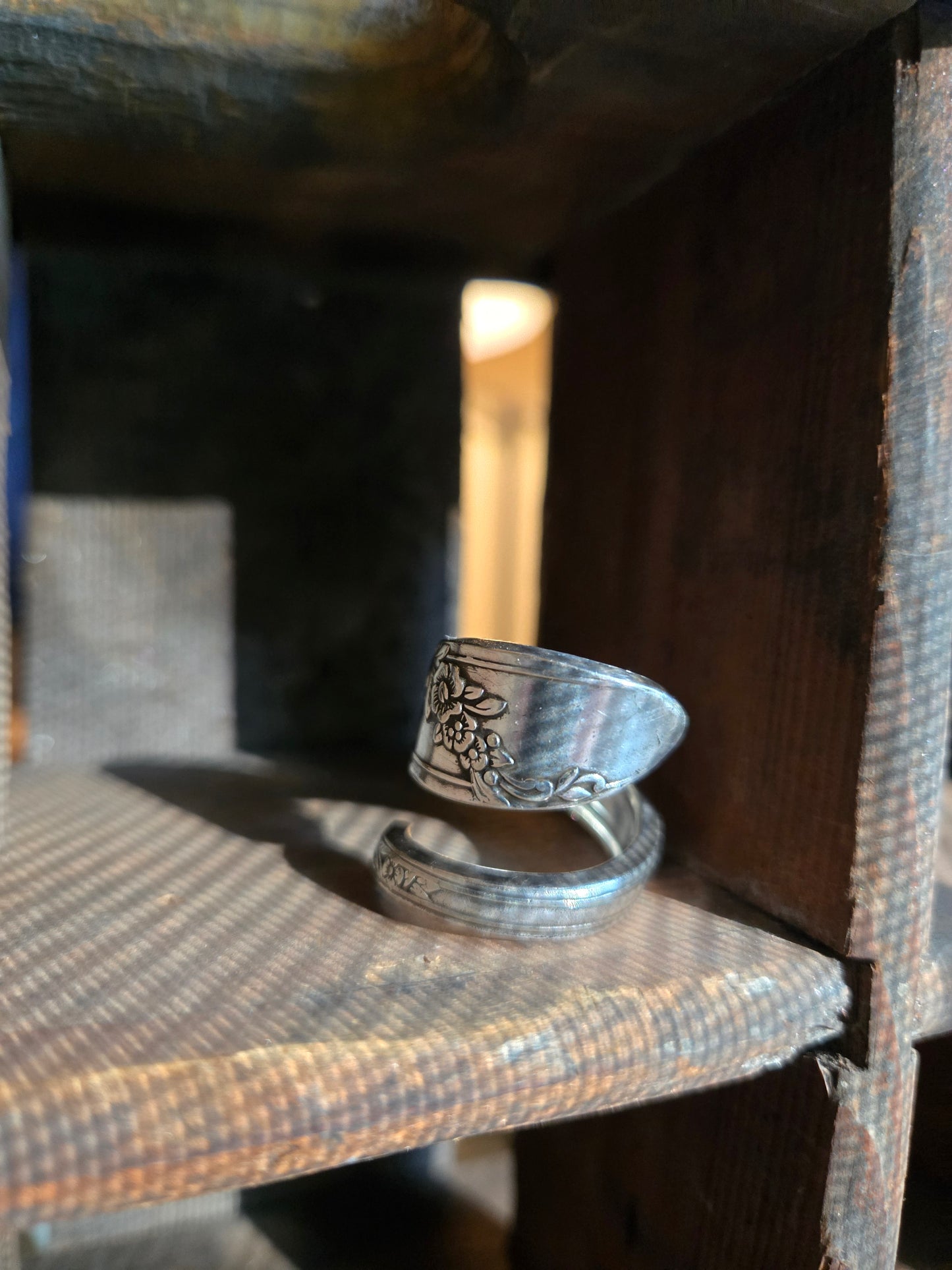 Queen Bess Swirl Ring - Size 8
