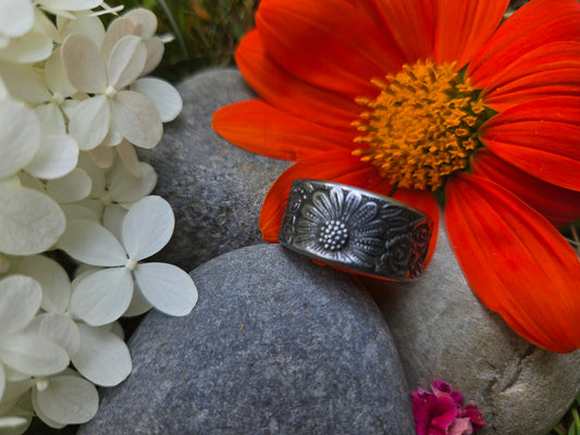 Flower Power Ring - Size 8.5